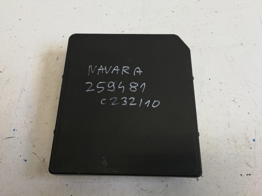 Nissan Navara (D23) biztosítéktábla utastér 284B74JU1C 3. kép