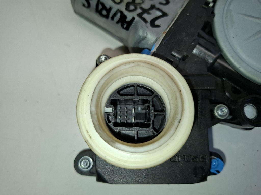 Toyota Auris (E150) bal hátsó ablakemelõ motor 8570102010 961920100 5. kép