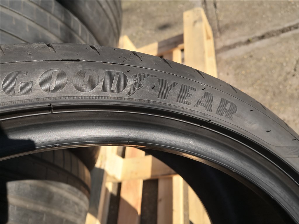305/30R21 Goodyear nyári gumi 2db  2. kép