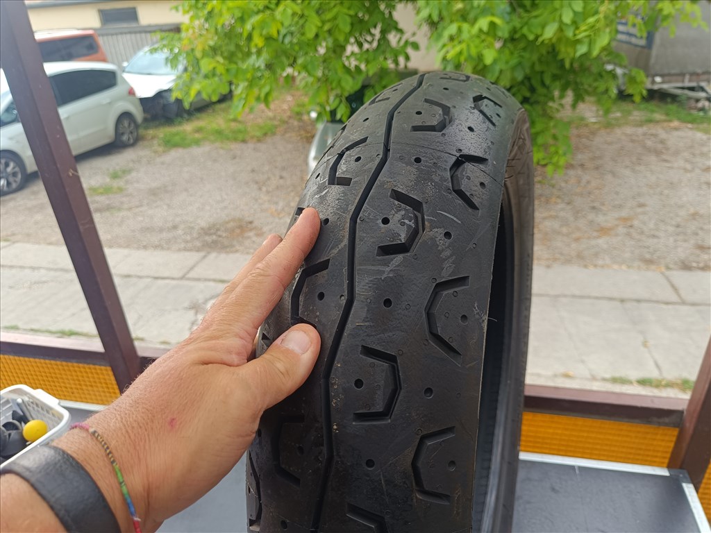  17" újszerű Pirelli Phantom Sportscom 150/70/R17 hátsó gumi 2. kép