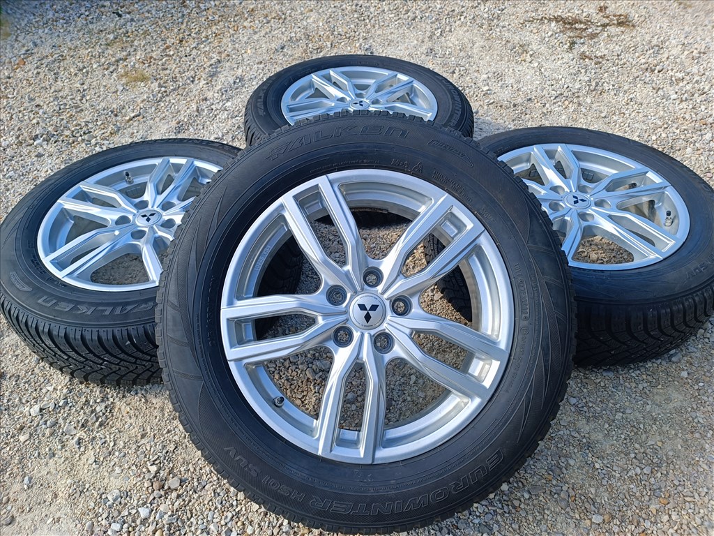 17" Gyári Mitsubishi Eclipse Cross Outlander alufelni, rajta 215/65 R17 Falken téli gumi szenzor 1. kép