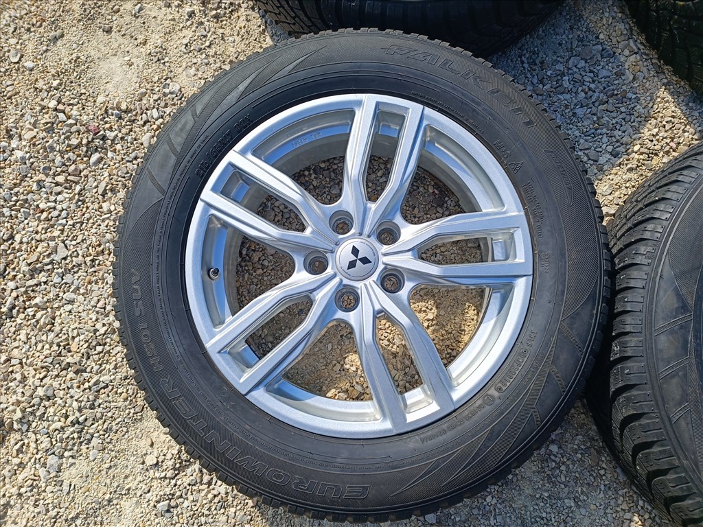 17" Gyári Mitsubishi Eclipse Cross Outlander alufelni, rajta 215/65 R17 Falken téli gumi szenzor 4. kép