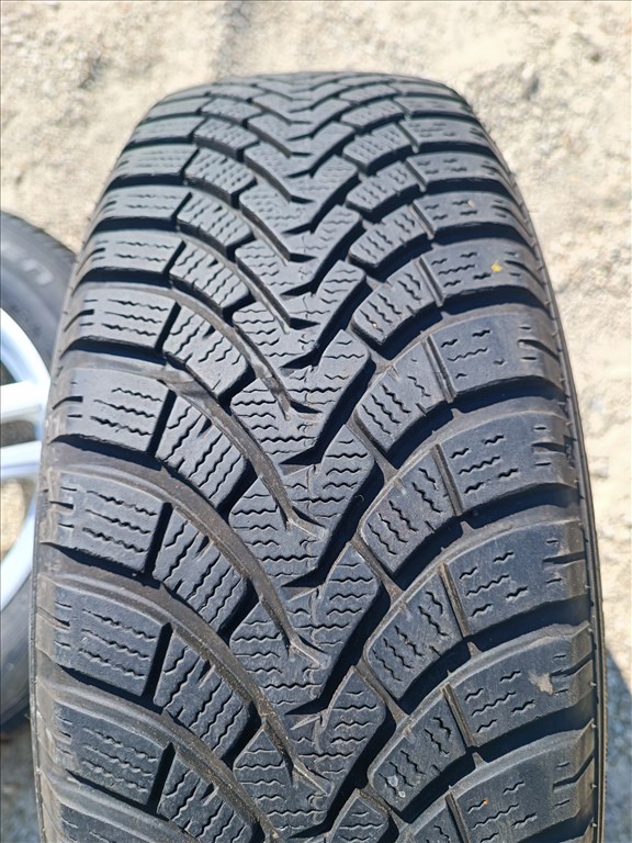 17" Gyári Mitsubishi Eclipse Cross Outlander alufelni, rajta 215/65 R17 Falken téli gumi szenzor 8. kép