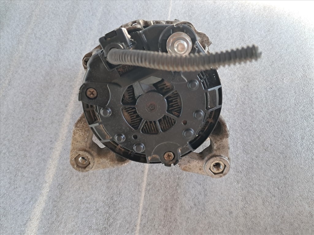 Dacia Duster II 1.6 benzin H4MD738 generátor 231005FN6A a5te0181ze 3. kép