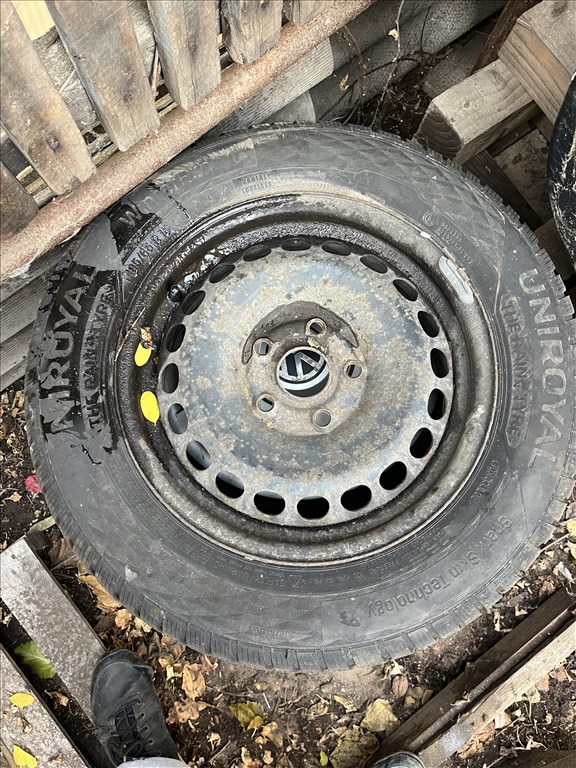 Volkswagen acélfelni 15” garnitúra újszerű téli gumikkal 1. kép