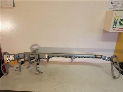 Audi A6 (C5 4B) mûszerfaltartóvas 8D1857025LL