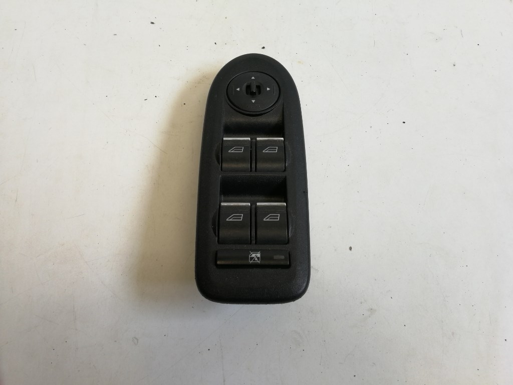 Ford Focus bal elsõ ablakemelõ kapcsoló 8M5T14A132AA 1. kép