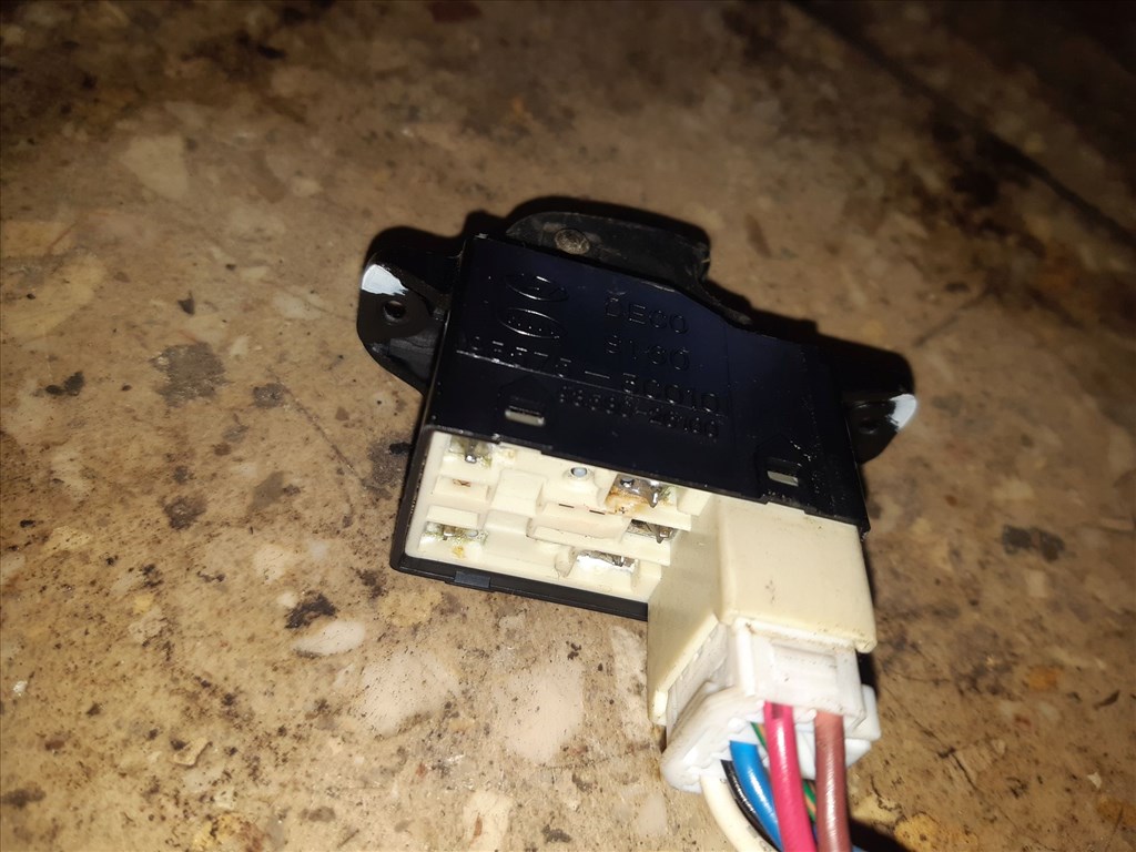 Hyundai Santa Fe Ablakemelõ Kapcsoló 93575-3C010 2. kép