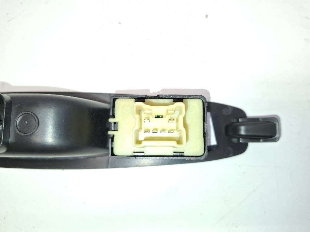 Renault Captur bal hátsó ablakemelõ kapcsoló 829614619R 3. kép