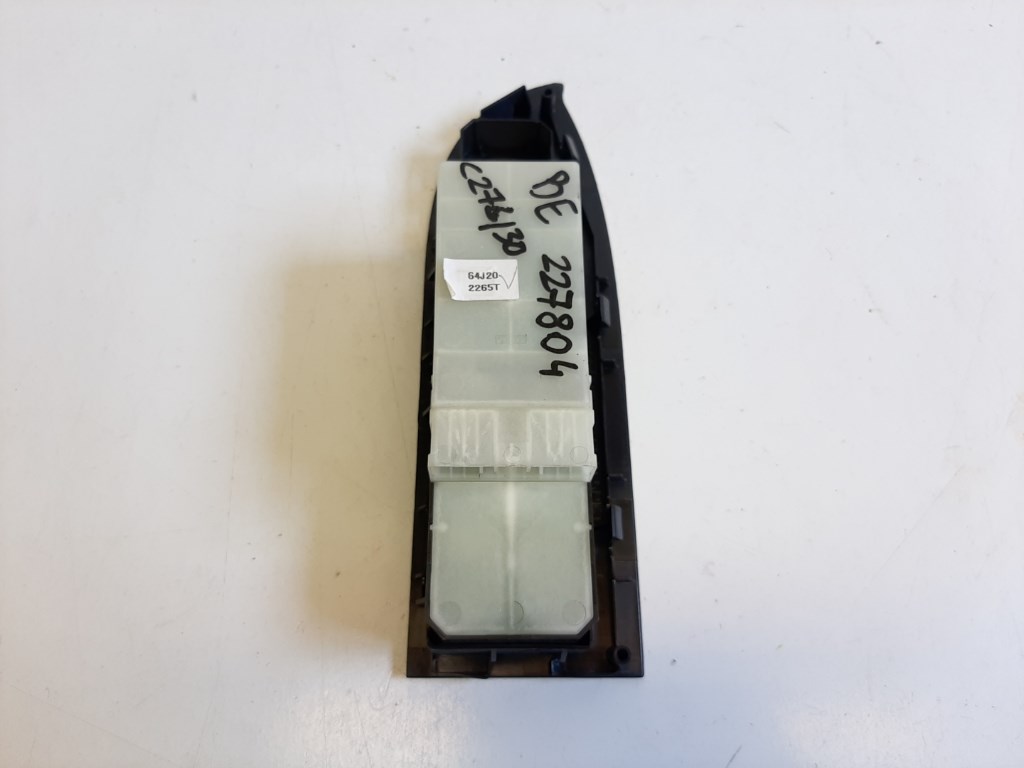 Suzuki Vitara grand (JT) bal elsõ ablakemelõ kapcsoló 8372765J0 2. kép