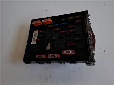 Volkswagen Passat VII (3C) biztosítéktábla motortér 3C0937125