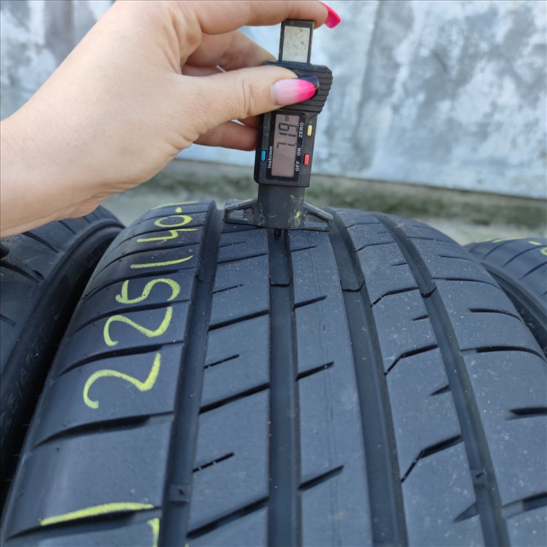 225/40 R18 Syron nyári gumi 99500ft a 4db/18/ 3. kép
