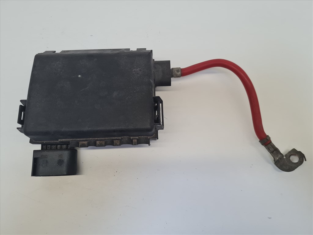 Volkswagen Golf IV motortéri biztosítéktábla (24764) 1j0937550aa 4. kép