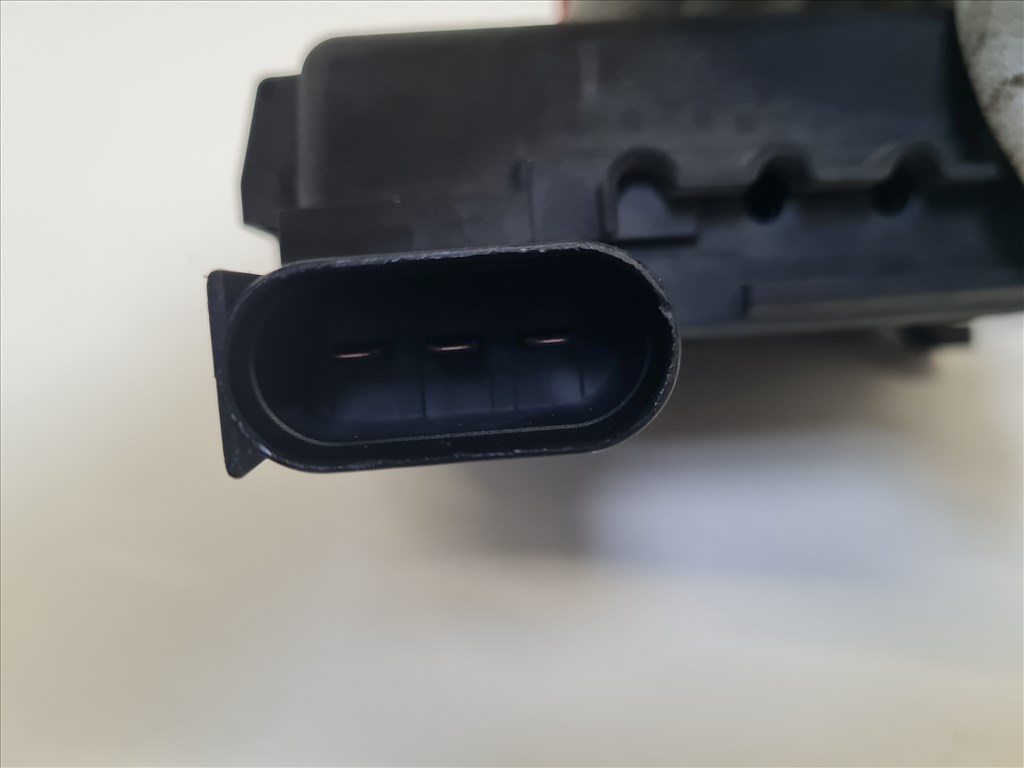 Volkswagen Golf IV motortéri biztosítéktábla (24764) 1j0937550aa 5. kép