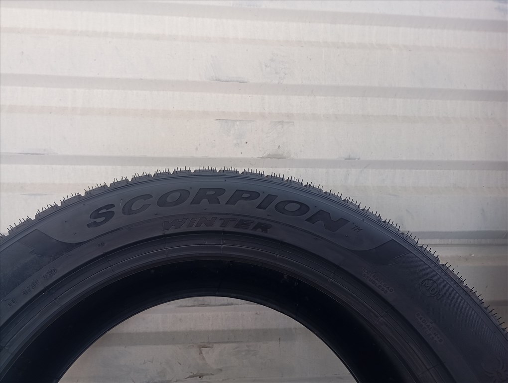 2 db új Pirelli Scorpion Winter MO1 275/50 R21 113V XL téligumi 4. kép