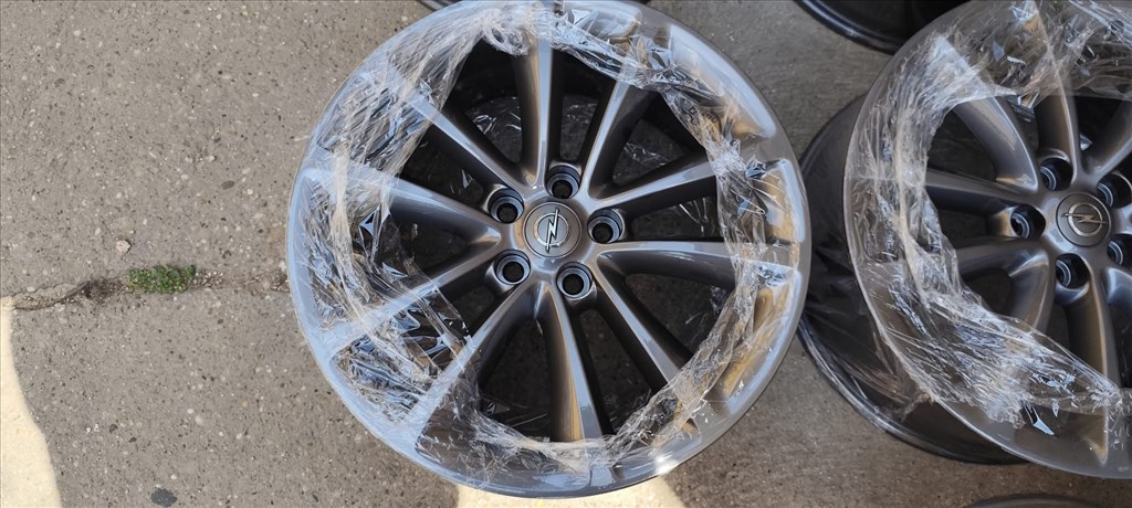  5x105 Gyári Opel 18" alufelni ET42. 7,5J FRISSEN SZINTEREZETT FÉL GRAFIT 2. kép