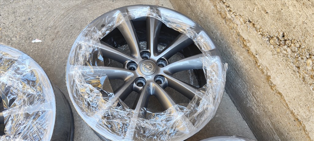 5x105 Gyári Opel 18" alufelni ET42. 7,5J FRISSEN SZINTEREZETT FÉL GRAFIT 3. kép