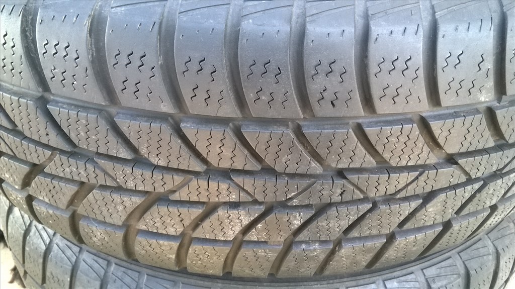 Eladó 4db 15-ös 4x114.3-as Honda-Rover lemezfelni 185/60R15 Hankook téli gumival 3. kép