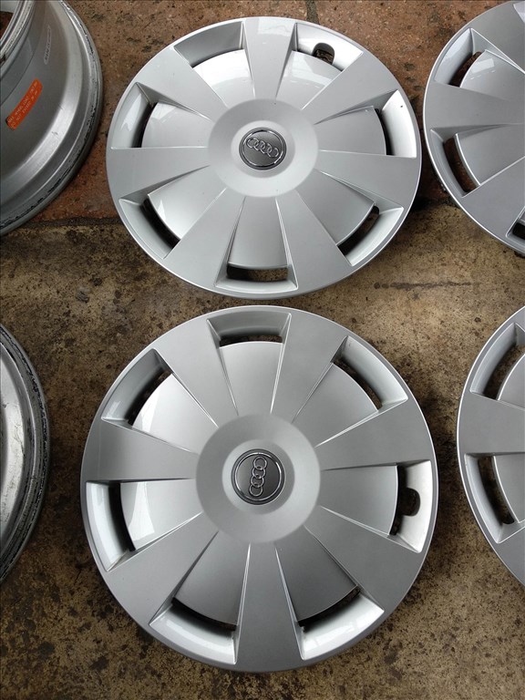 16-os Gyári Audi dísztárcsa 20000ft a 4db/48/ 1. kép