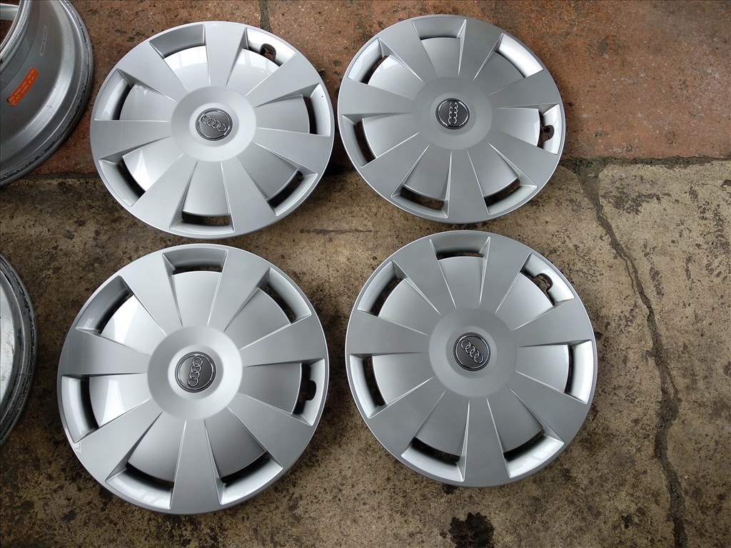16-os Gyári Audi dísztárcsa 20000ft a 4db/48/ 3. kép