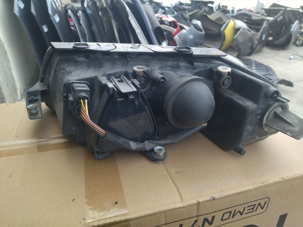 Volkswagen Passat B5.5 jobb fényszóró 2. kép