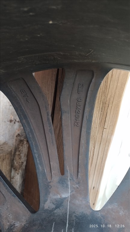  5x112 lyukosztású 20" használt alufelni, rajta 275/35 újszerű Michelin nyári gumi gumi  3. kép