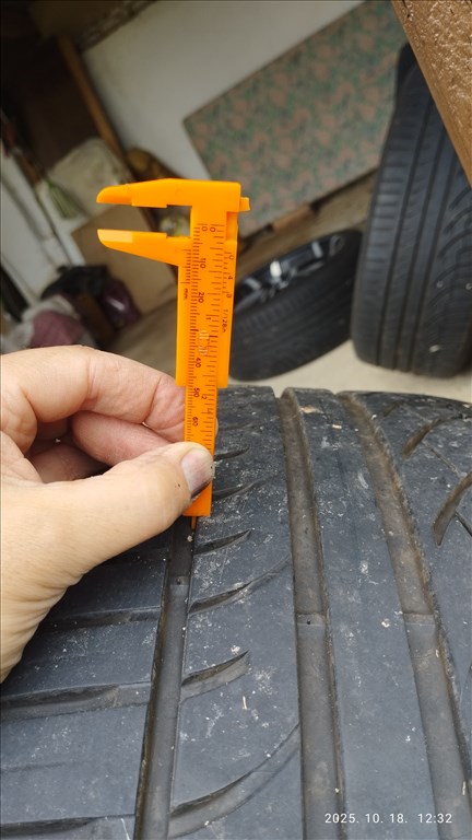  5x112 lyukosztású 20" használt alufelni, rajta 275/35 újszerű Michelin nyári gumi gumi  9. kép