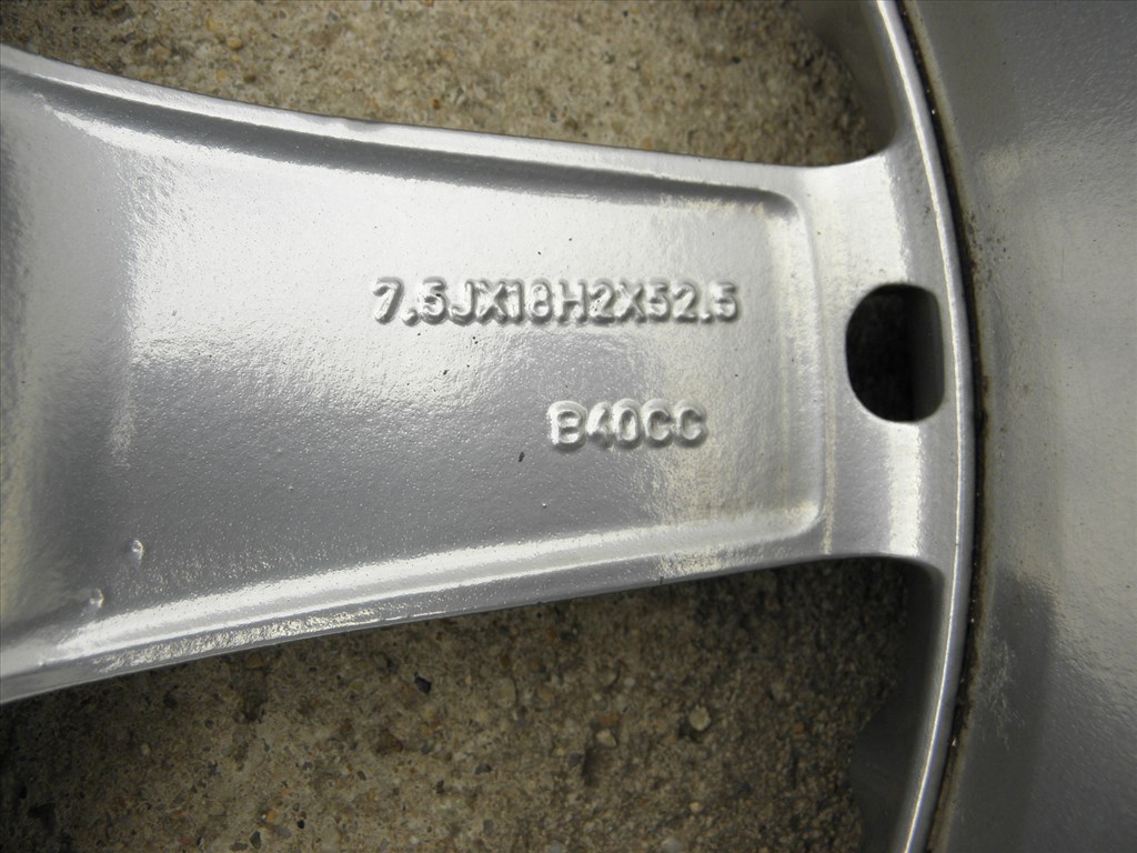 Volvo R18 szép alufelnik, kopott gumikkal 235/50R18 3. kép