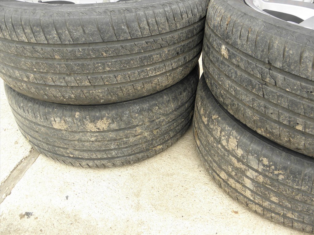 Volvo R18 szép alufelnik, kopott gumikkal 235/50R18 7. kép