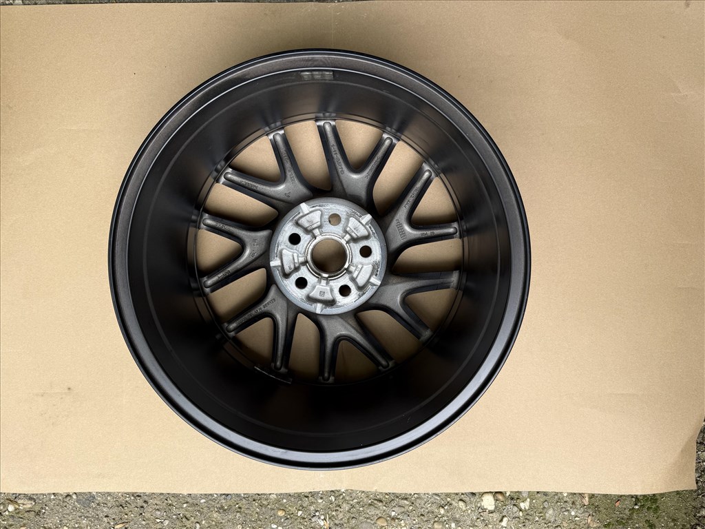 Tesla Model 3 photon Gyári újszerű alufelni 1344221-00-B 18X8.5J ET38 80.000 Ft ért. 6. kép