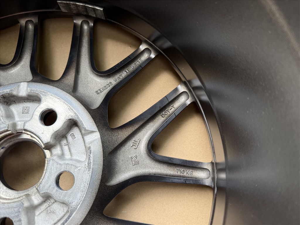 Tesla Model 3 photon Gyári újszerű alufelni 1344221-00-B 18X8.5J ET38 80.000 Ft ért. 9. kép