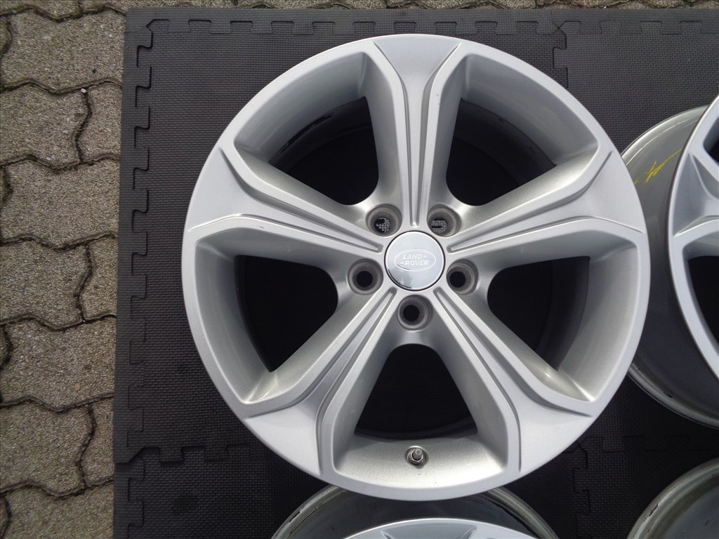 Land Rover gyári alufelni 17-es, 5×108-as osztó szenzorral újszerűen eladó.  2. kép