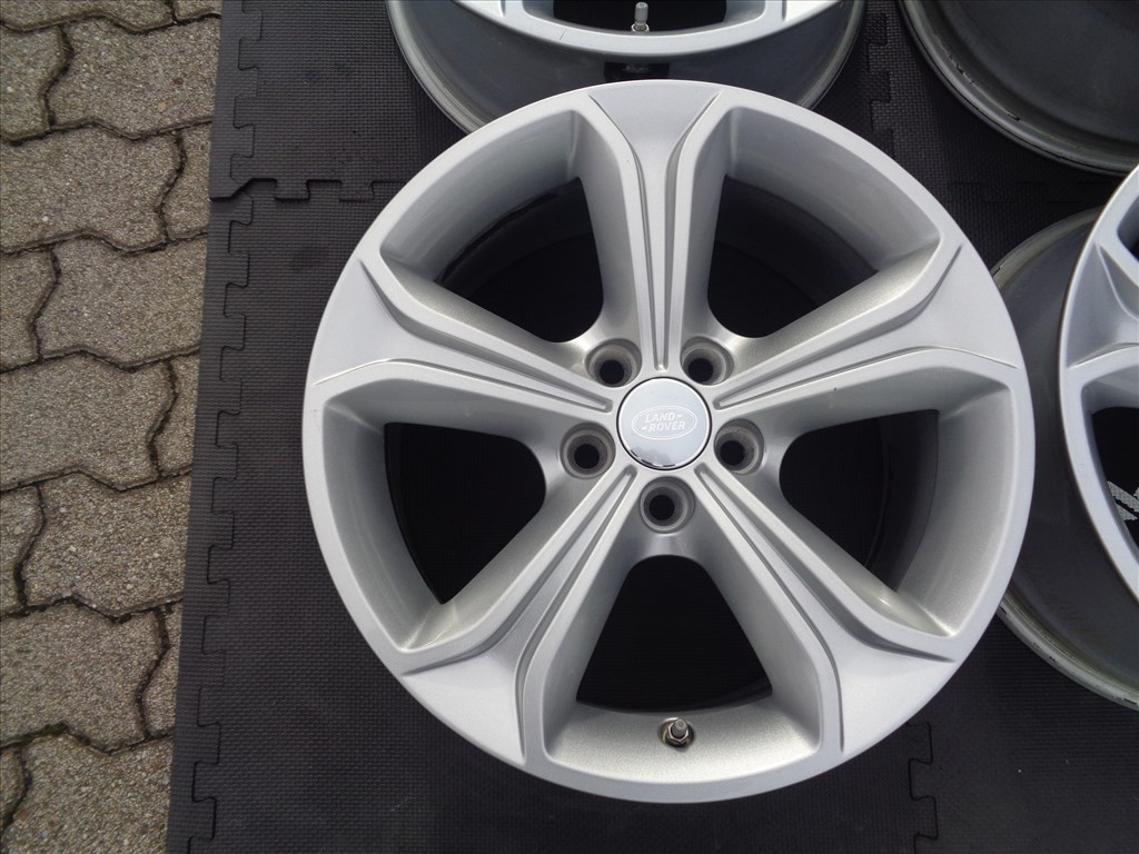 Land Rover gyári alufelni 17-es, 5×108-as osztó szenzorral újszerűen eladó.  3. kép