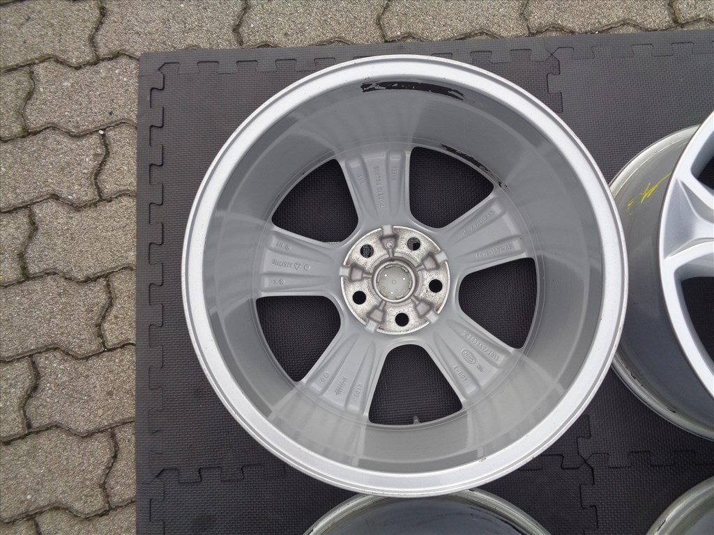 Land Rover gyári alufelni 17-es, 5×108-as osztó szenzorral újszerűen eladó.  6. kép