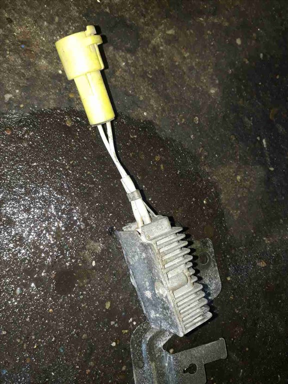 Suzuki Swift II 92-96 Injektor Ellenállás 33950-60E10 1. kép