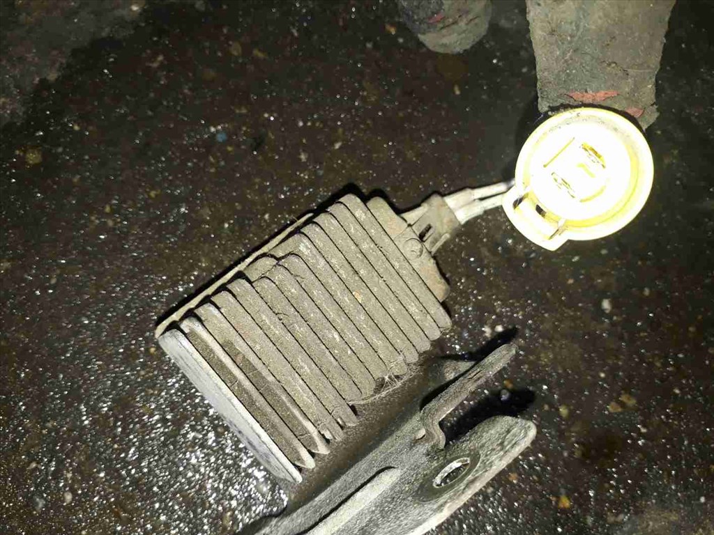 Suzuki Swift II 92-96 Injektor Ellenállás 33950-60E10 2. kép