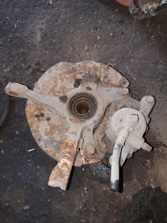 Suzuki Swift II 92-03 Jobb Elsõ Csonkállvány Kerékaggyal  Féknyereg 2. kép