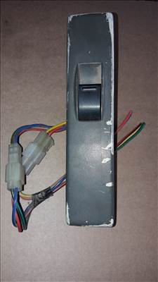 Suzuki Vitara Jobb Első Ablakemelő Kapcsoló