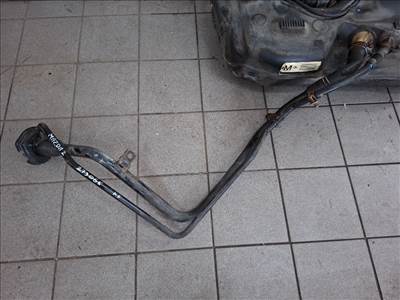 Mazda 2 (DE) üzemanyag tankbeöntő
