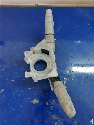 Nissan Micra Bajuszkapcsoló