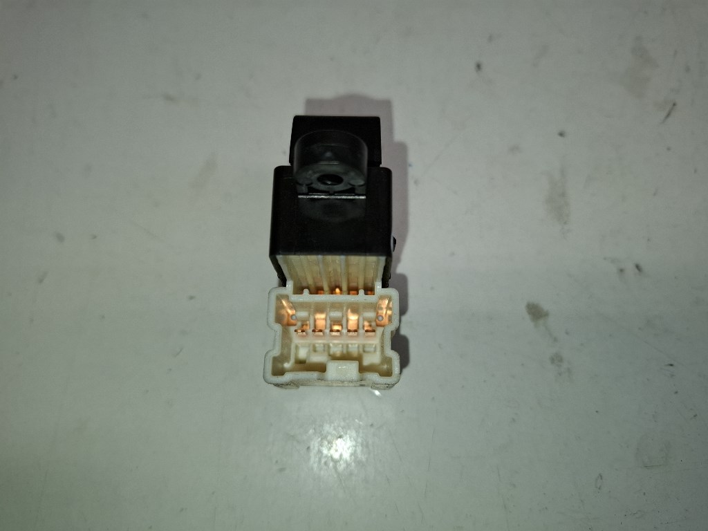 Suzuki SX4 S-Cross jobb hátsó ablakemelõ kapcsoló 3. kép