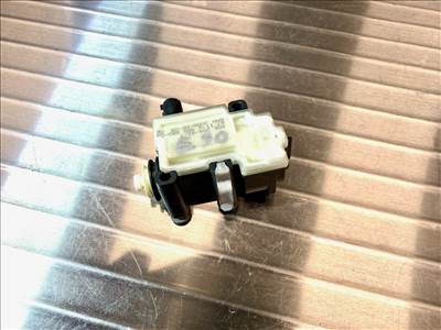 BMW 3-as sorozat E90, E91, E92 tankajtó zár motor 67116985880 6985880