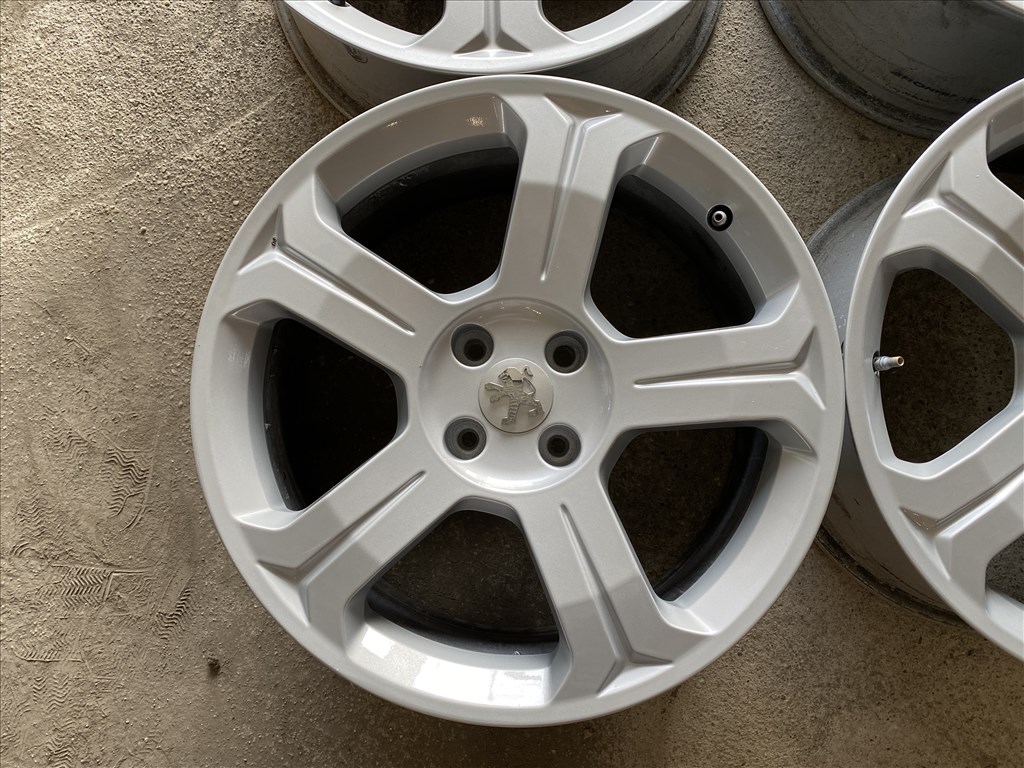 18-as, 4x108 -as újszerű gyári Peugeot alufelni 2. kép