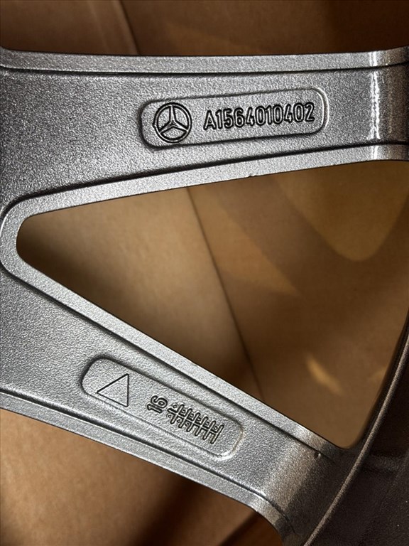 R20 Original mercedes 8J ET43.5 - A156 401 0402 / A1564010402 2DB alufelni felni 14. kép