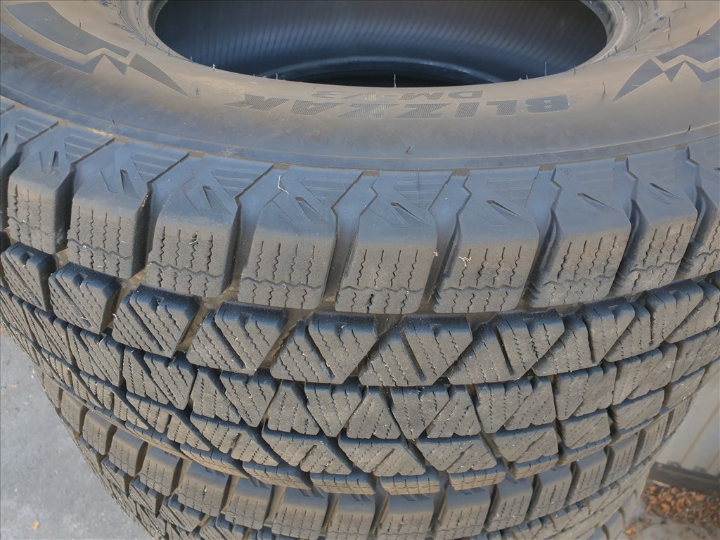  265/70 16 Bridgestone Blizzak DM-V3 3. kép