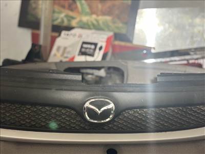 Mazda 323 (BA) hűtőrács 