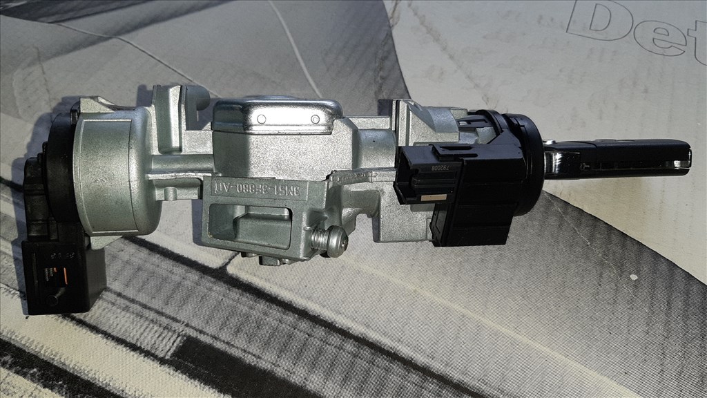 Mazda 3 BK 1.6Dízel gyújtáskapcsoló  3m513f880 3. kép