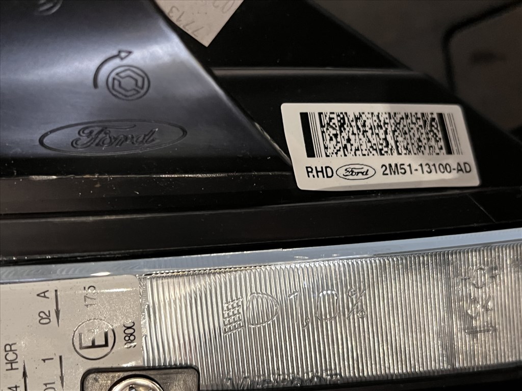 Ford Focus Mk1 Jobb első fényszóró 2m5113100ad 2. kép