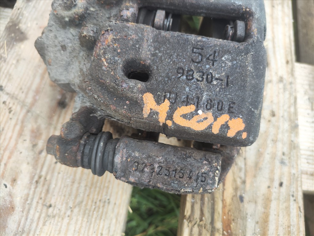 Mitsubishi Colt V 1.1 bal első féknyereg  323251545 2. kép