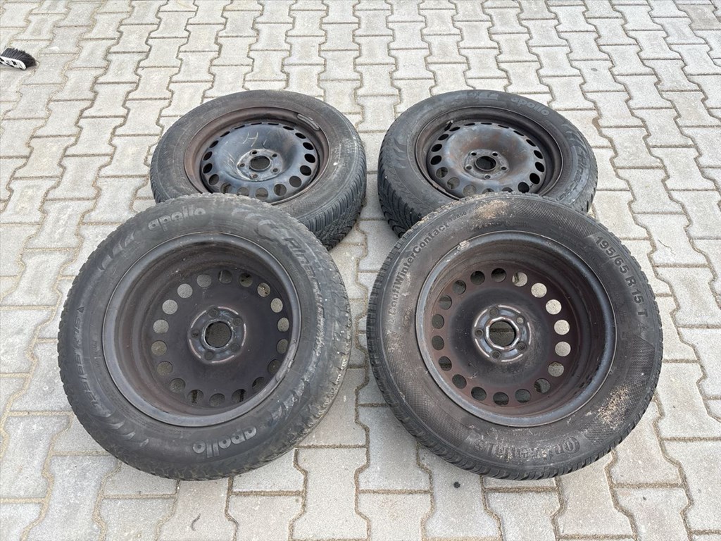  5x105 lyukosztású 15" használt gyári felni lemezfelni, rajta 195/65 használt Continental téli gumi  3. kép